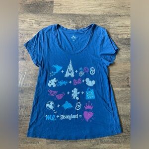 Size M Disneyland shirt, has a pin hole see pictures